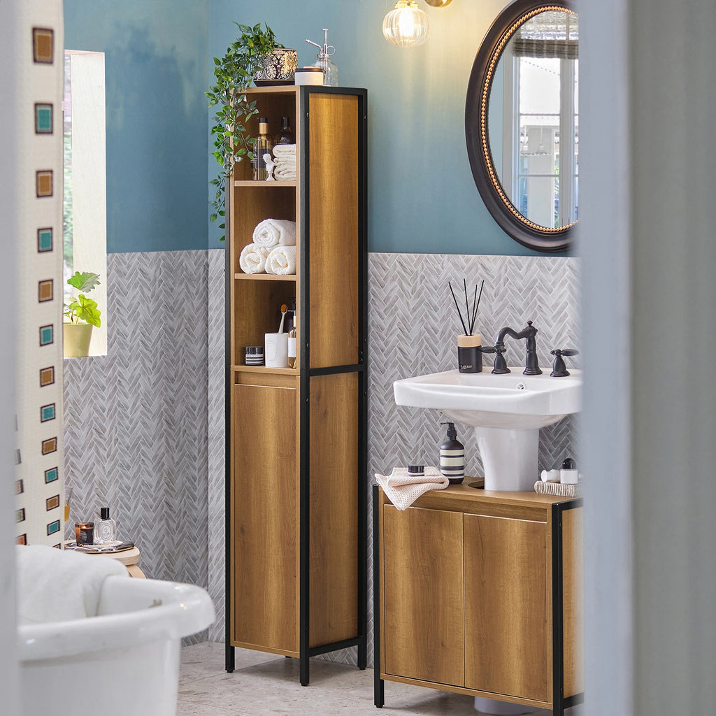 Columna de baño con puerta y estantes