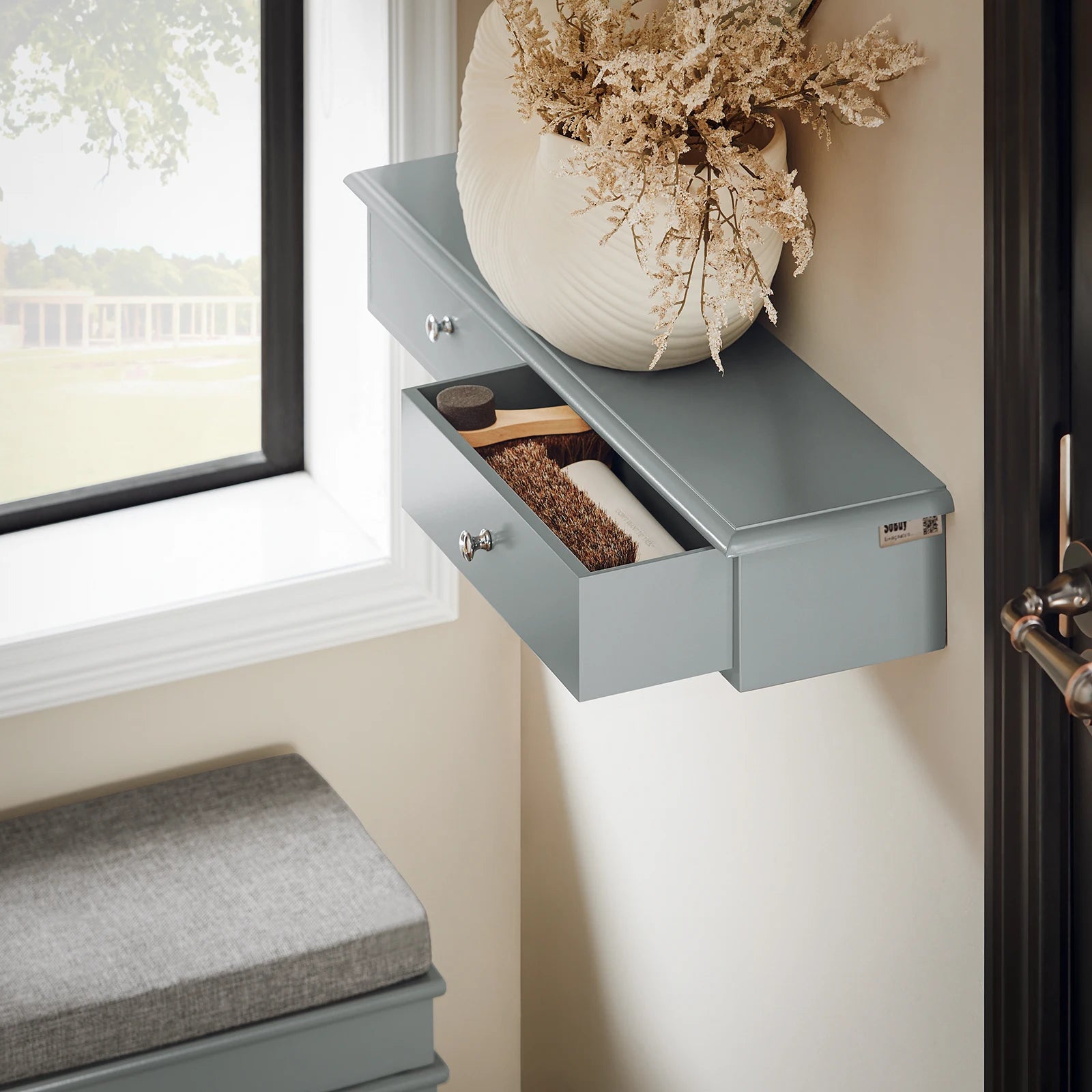 Estante gris con cajones