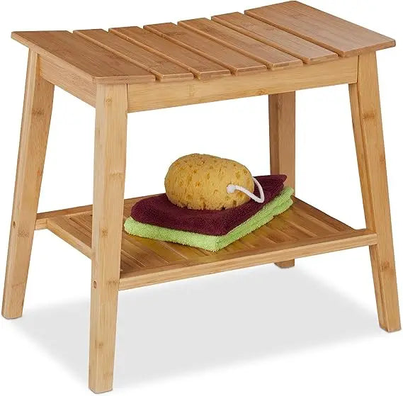 Banco de bambú con estante