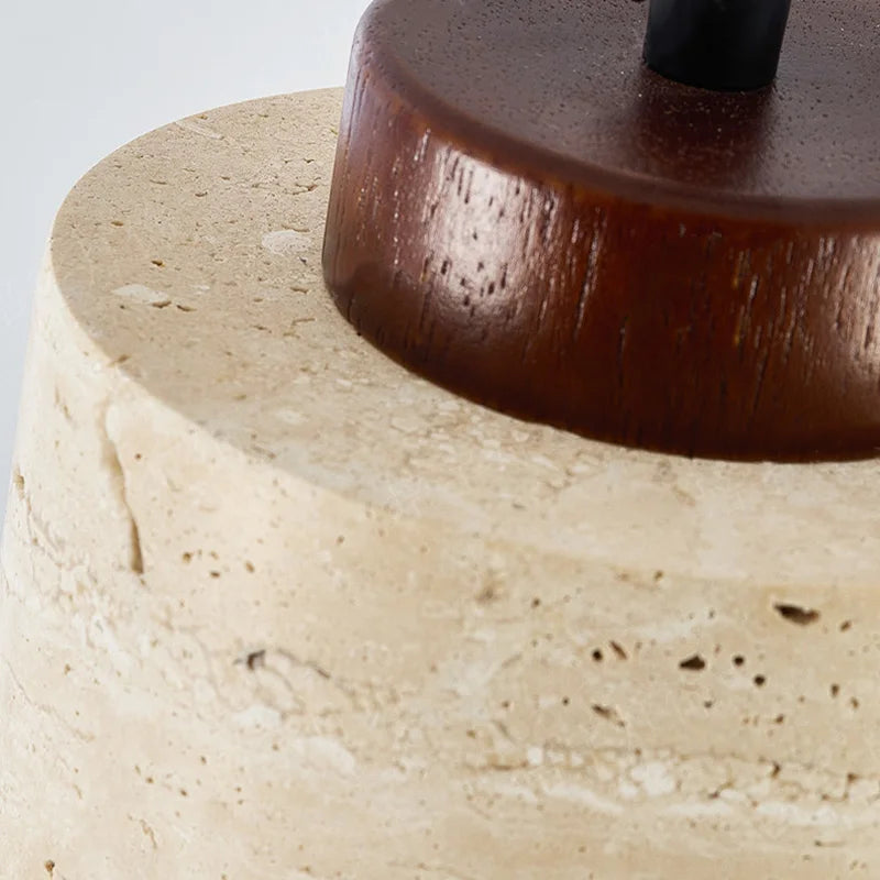 Lámpara con pantalla de piedra