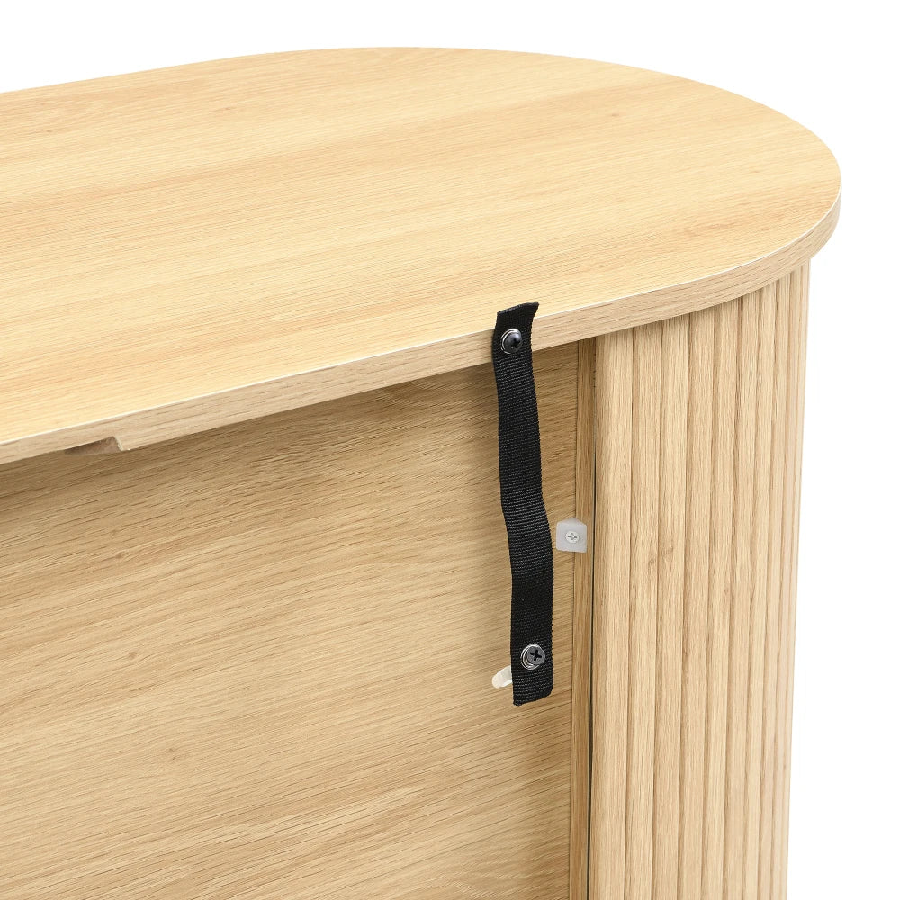 Aparador con puertas enrollables