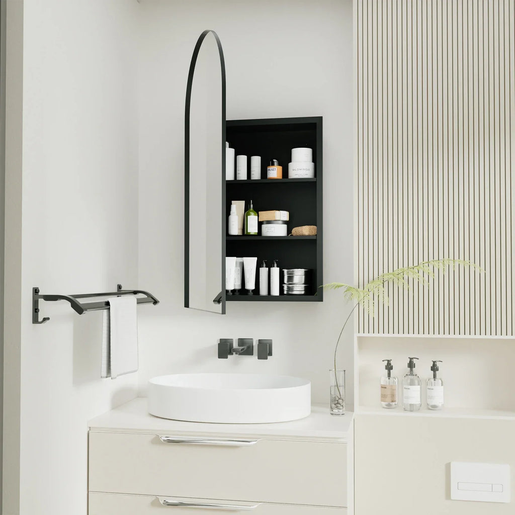 Espejo con armario arqueado