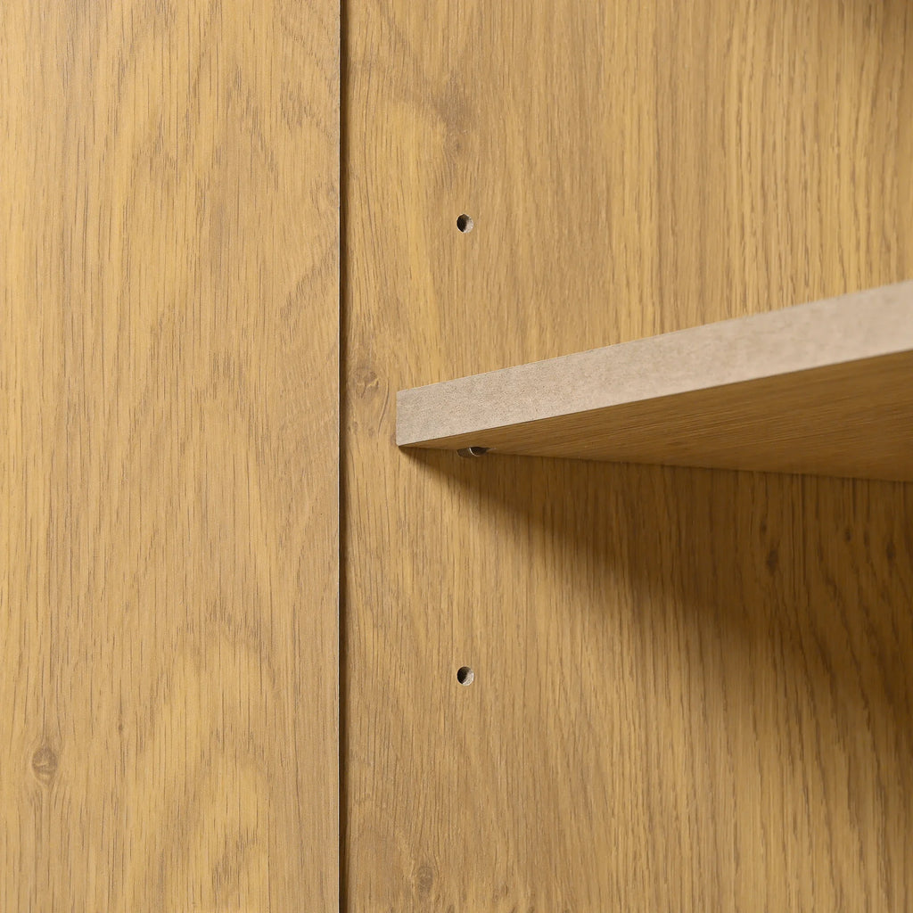 Aparador con cajones y puertas