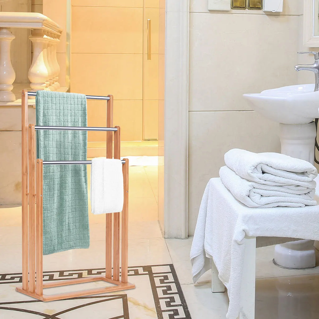 Toallero de pie de bambú y acero